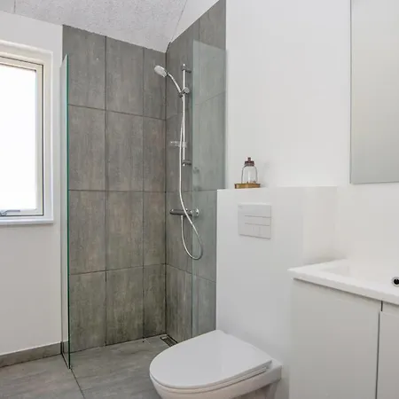 Dom wakacyjny 4 Bedroom Awesome In Romo *