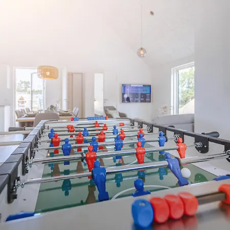 Dom wakacyjny 4 Bedroom Awesome In Romo *